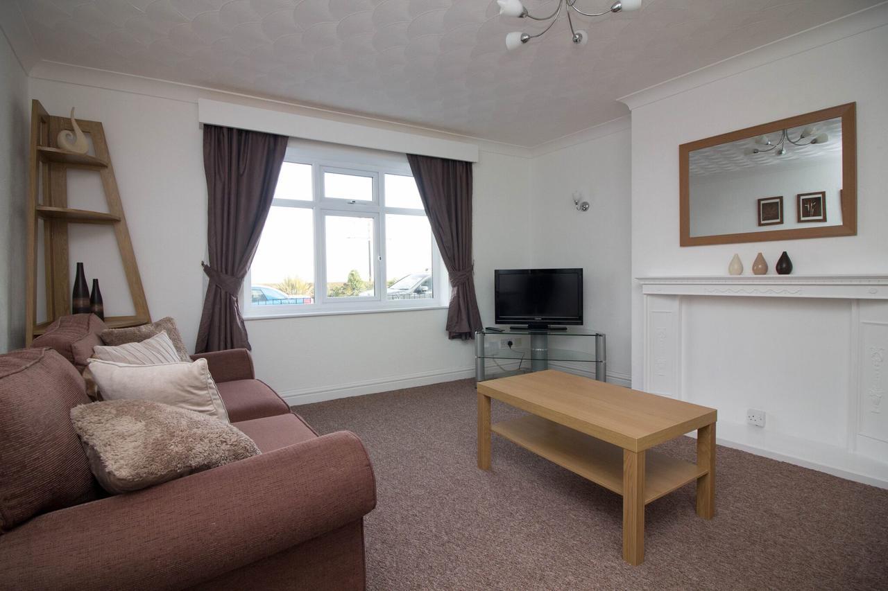 Lovely Sea Front House In On Beachfront Sleeps Up-to 6 Cleethorpes