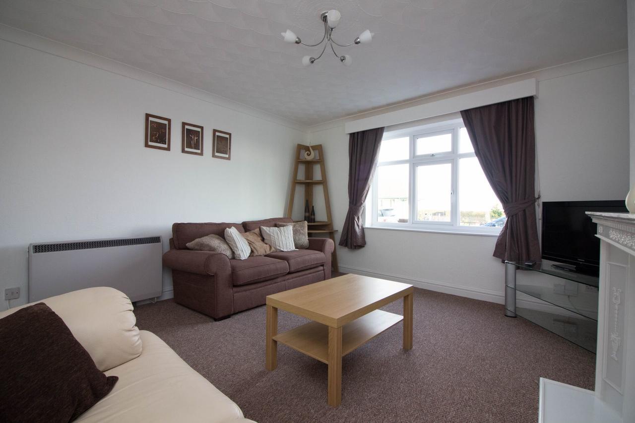 Lovely Sea Front House In On Beachfront Sleeps Up-to 6 Appartement *