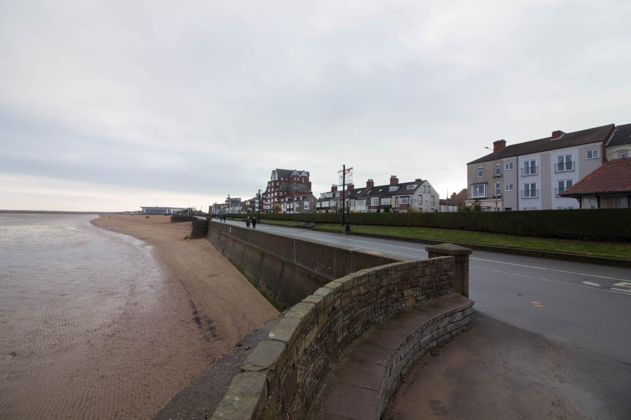 Lovely Sea Front House In On Beachfront Sleeps Up-to 6 *