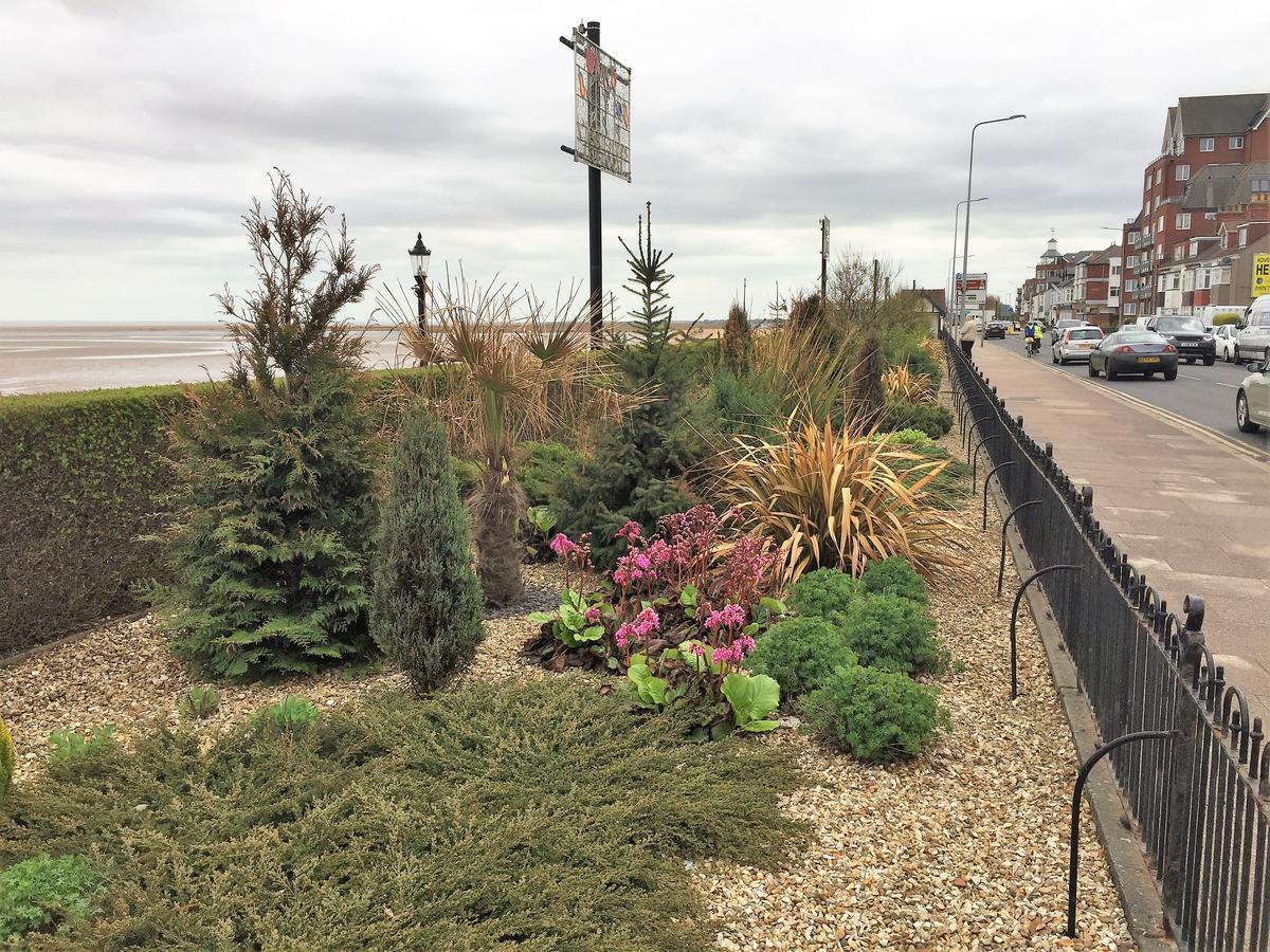 Lovely Sea Front House In On Beachfront Sleeps Up-to 6
