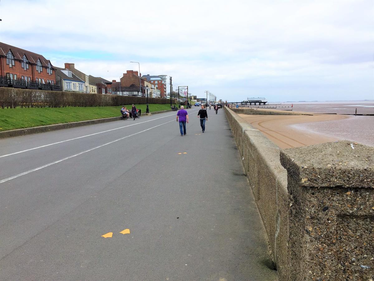 Lovely Sea Front House In On Beachfront Sleeps Up-to 6 Cleethorpes